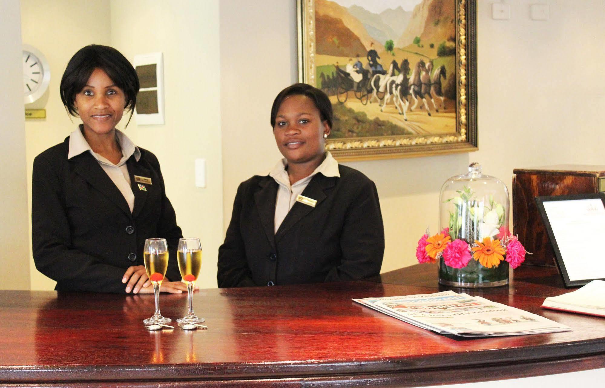 Hotel Zum Kaiser Swakopmund Buitenkant foto